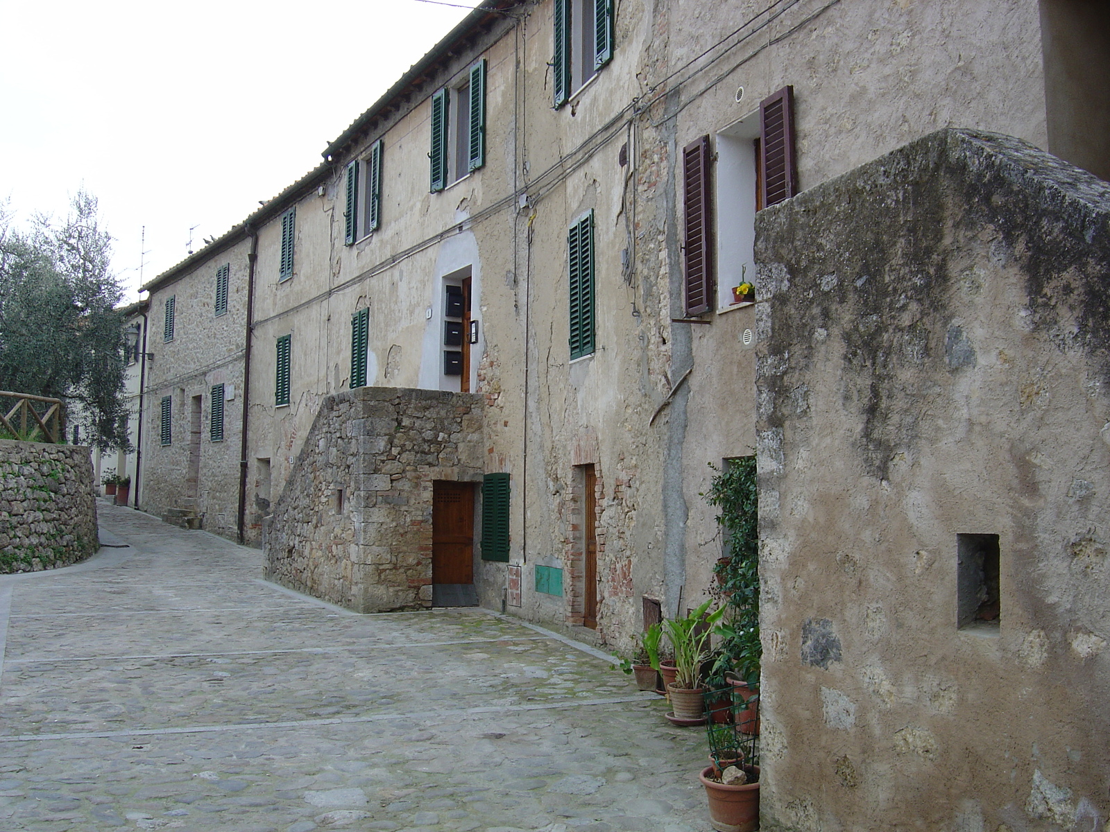 รูปถ่าย อิตาลี(Italy) มงเตอร์ริกกิโอนี(Monteriggioni) 2004-03 11