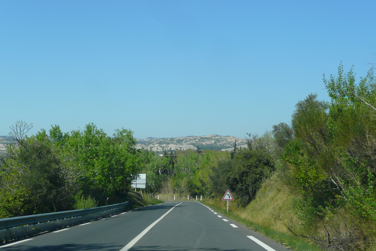 รูปถ่าย ฝรั่งเศส(France) โพรว็องส์(Provence) ถนนจากแอ็กซ์ไปมูรีแยส(Aix to Mouries road) 2008-04 9
