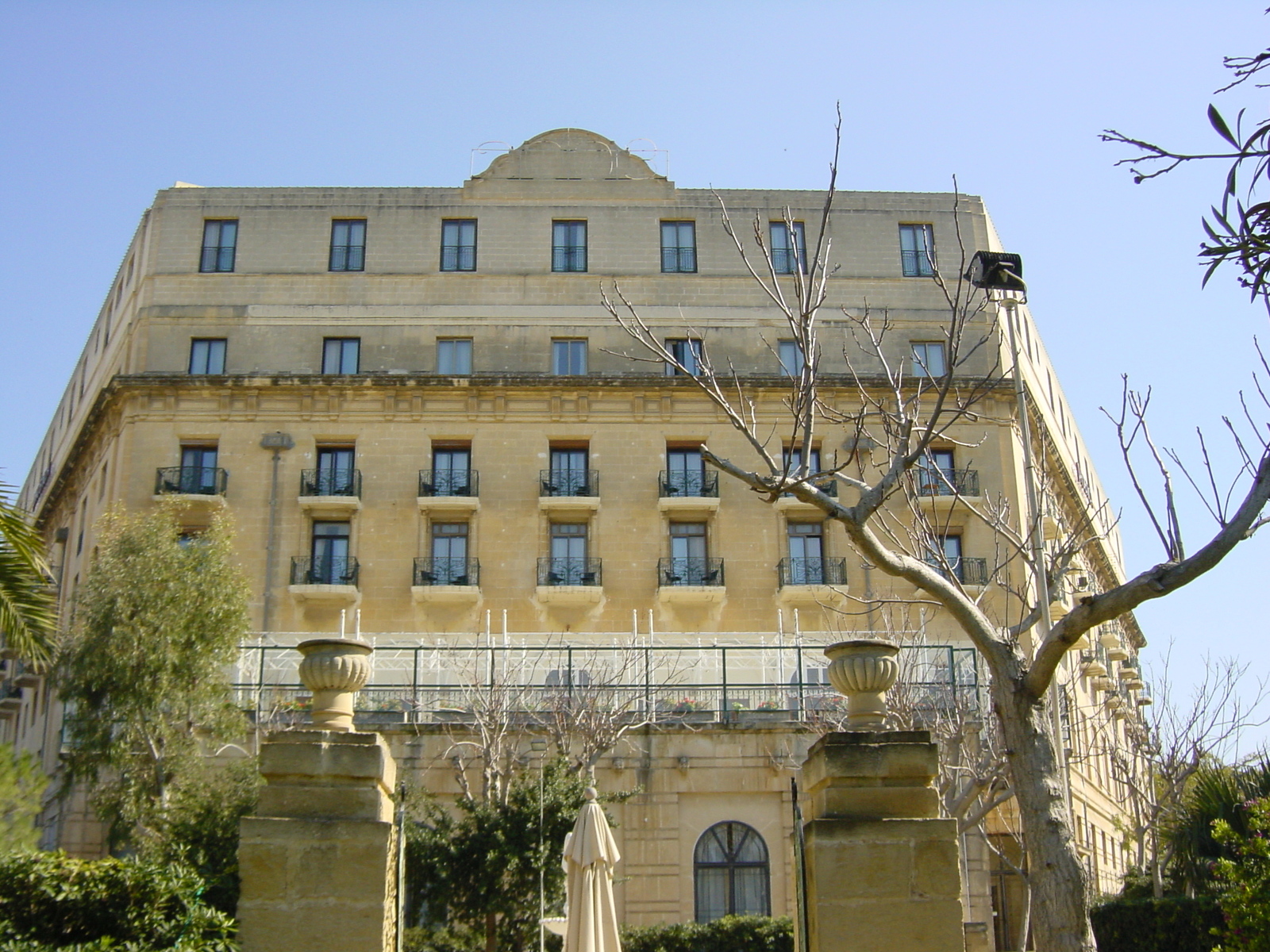รูปถ่าย มอลตา(Malta) โรงแรมเลอเมอริเดียน ฟีนิเชีย(Le Meridien Phoenicia Hotel) 2003-03 12