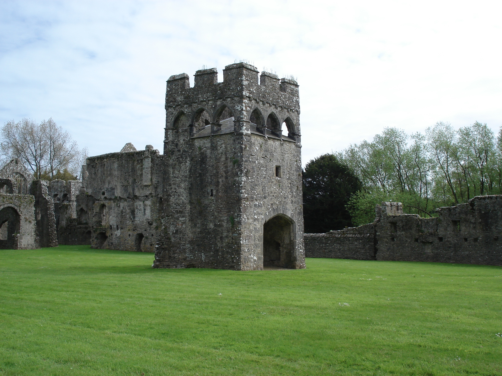 รูปถ่าย อังกฤษ(United Kingdom) เปมโบรคเชอร์(Pembrokeshire) แลมปลี(Lamphey) 2006-05 0