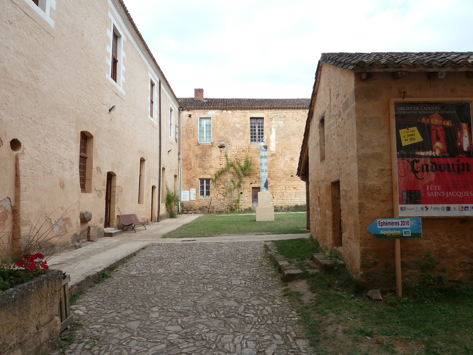 รูปถ่าย ฝรั่งเศส(France) กาดูแอ็ง(Cadouin) 2010-08 61