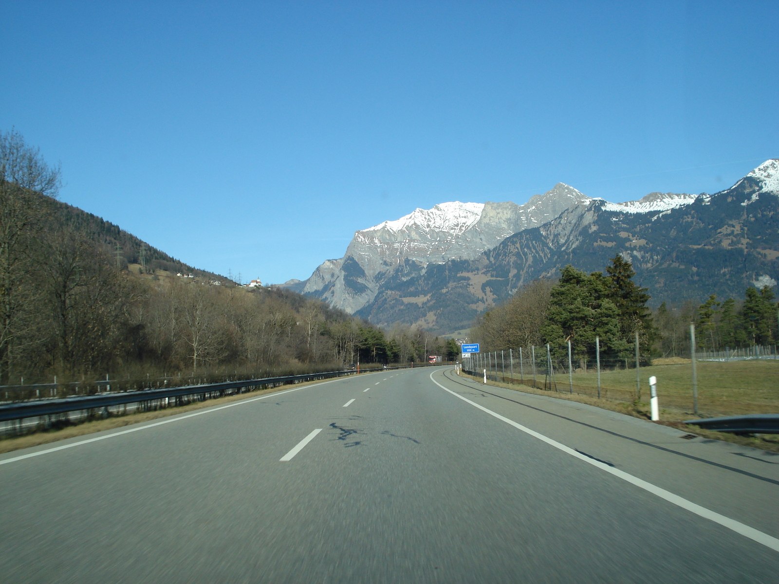 รูปถ่าย สวิสเซอร์แลนด์(Switzerland) ถนนจากคูร์ไปวาดุซ(Chur to Vaduz Road) 2007-01 2