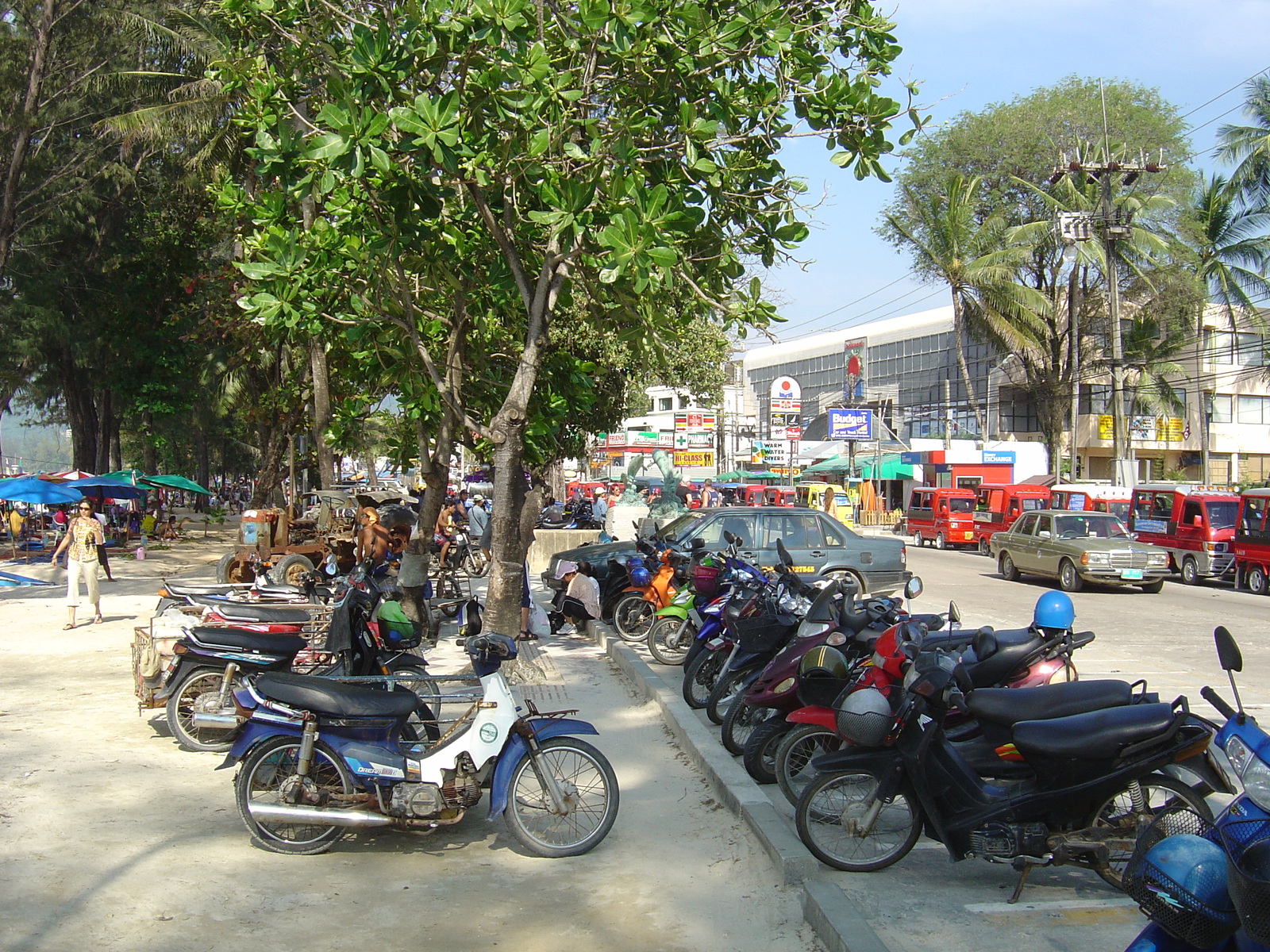 รูปถ่าย ไทย(Thailand) ภูเก็ต(Phuket) ป่าตอง(Patong) ถนนเลียบชายหาด(Beach Road) 2005-12 0