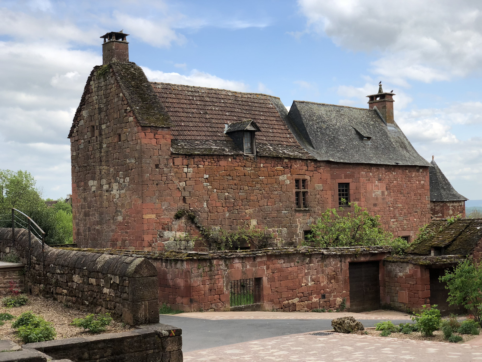 รูปถ่าย ฝรั่งเศส(France) กอลงฌ์-ลา-รูฌ(Collonges la Rouge) 2018-04 66