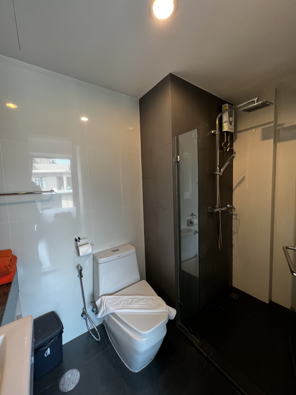 รูปถ่าย ไทย(Thailand) ภูเก็ต(Phuket) หาดสุรินทร์(Surin Beach) โรงแรมซิกซ์ธ์อเวนิว(6th Avenue Hotel) 2021-12 28