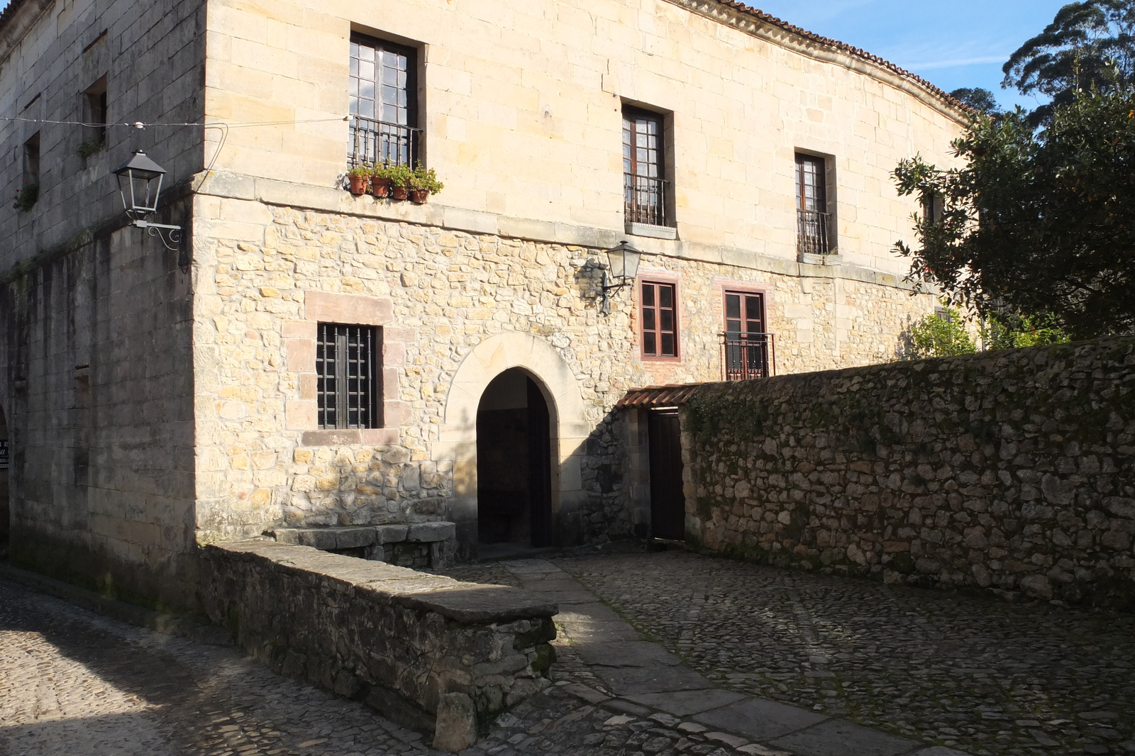 รูปถ่าย สเปน(Spain) ซันตีญานาเดลมาร์(Santillana del Mar) 2013-01 95