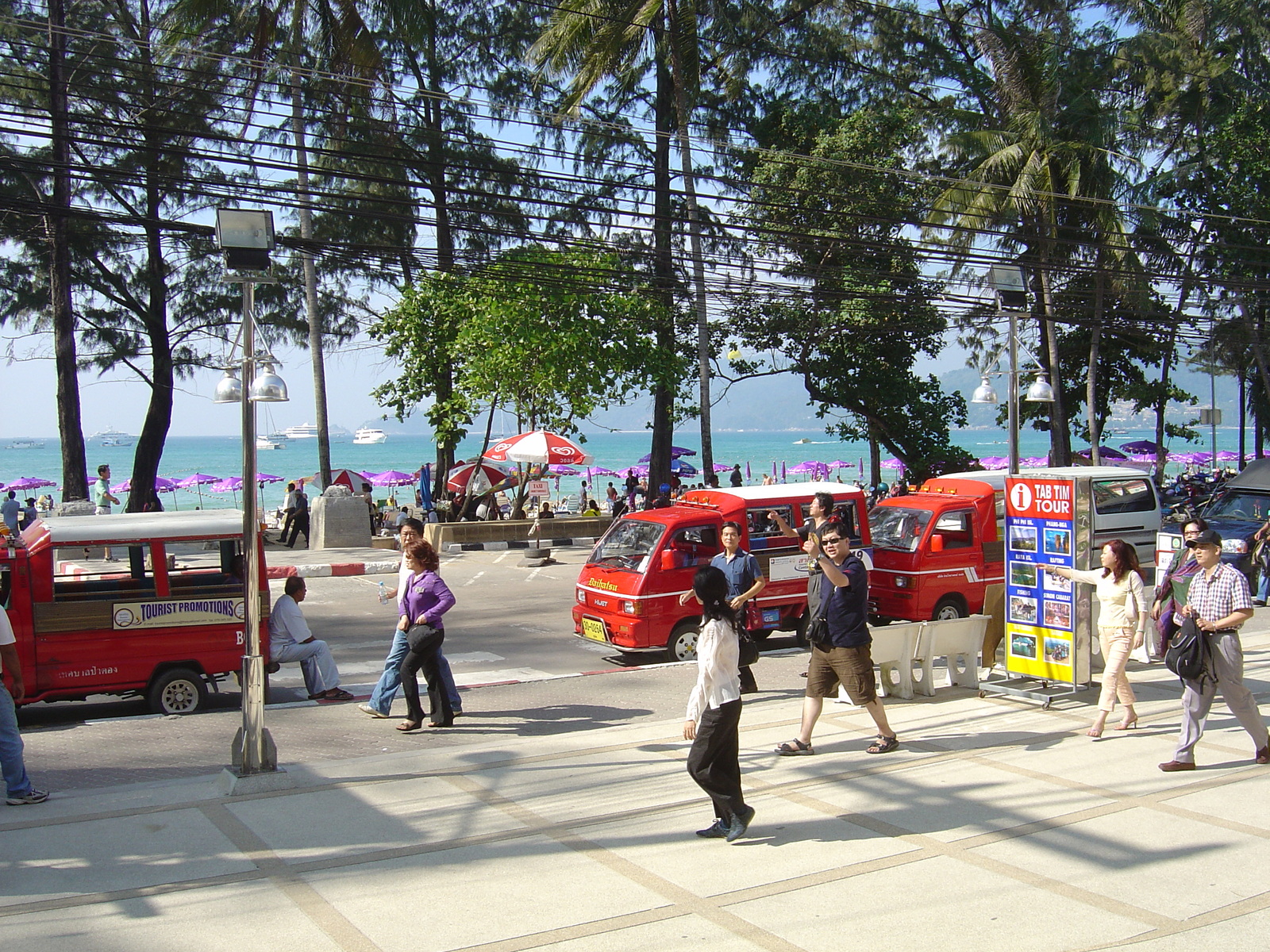 รูปถ่าย ไทย(Thailand) ภูเก็ต(Phuket) ป่าตอง(Patong) ถนนเลียบชายหาด(Beach Road) 2005-12 32