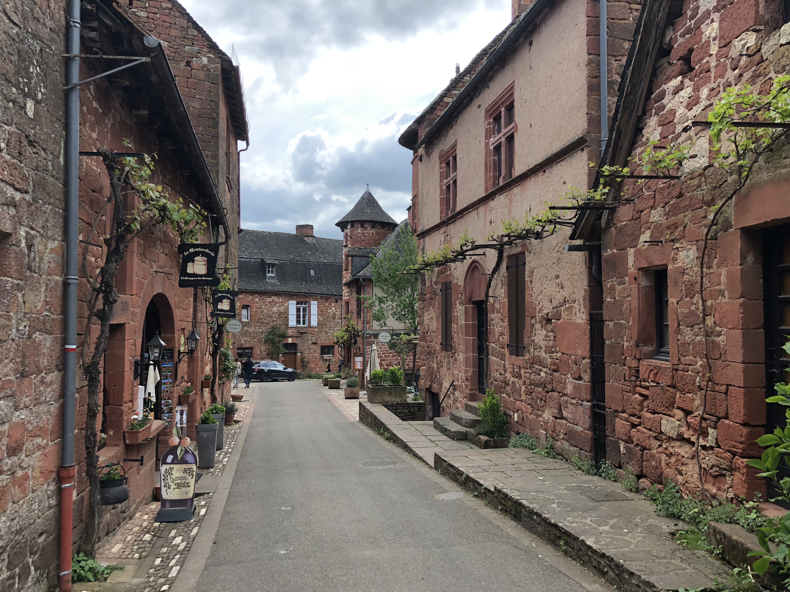 รูปถ่าย ฝรั่งเศส(France) กอลงฌ์-ลา-รูฌ(Collonges la Rouge) 2018-04 95