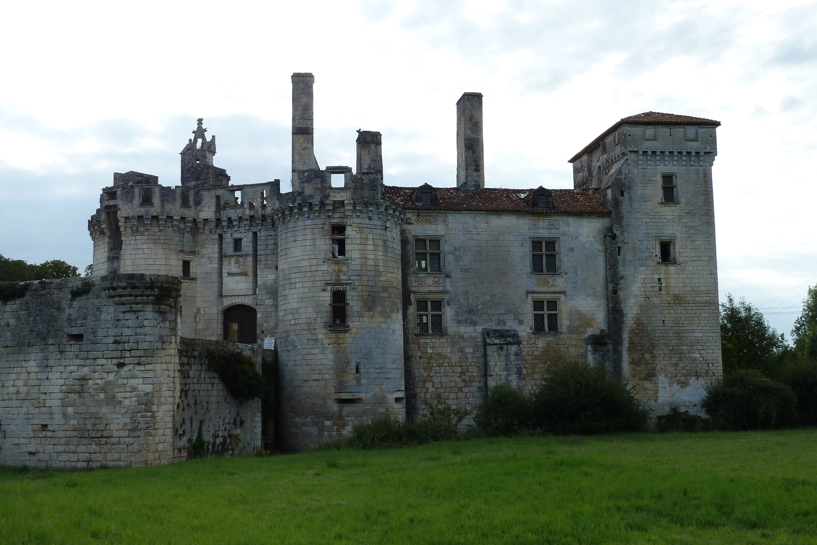 รูปถ่าย ฝรั่งเศส(France) ปราสาทมาเรย(Mareuil castle) 2010-08 0