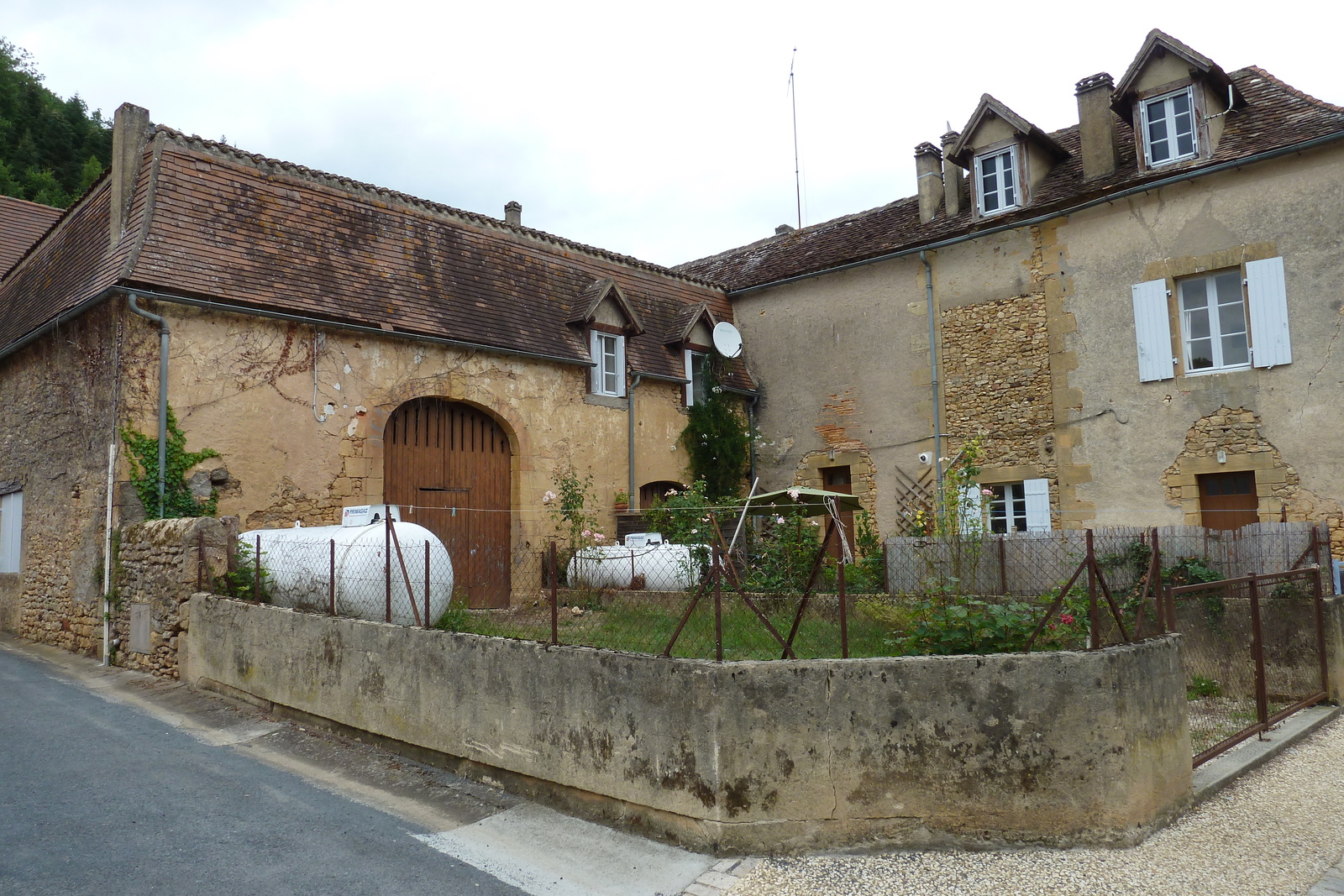 รูปถ่าย ฝรั่งเศส(France) กาดูแอ็ง(Cadouin) 2010-08 0