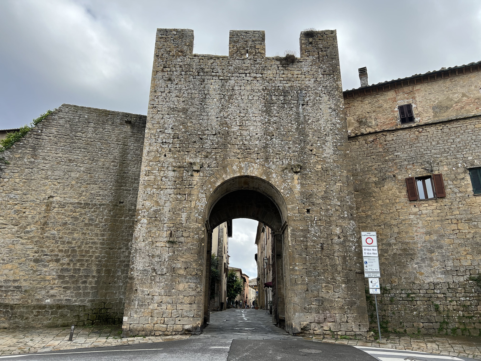 รูปถ่าย อิตาลี(Italy) วอลแตร์รา(Volterra) 2021-09 16