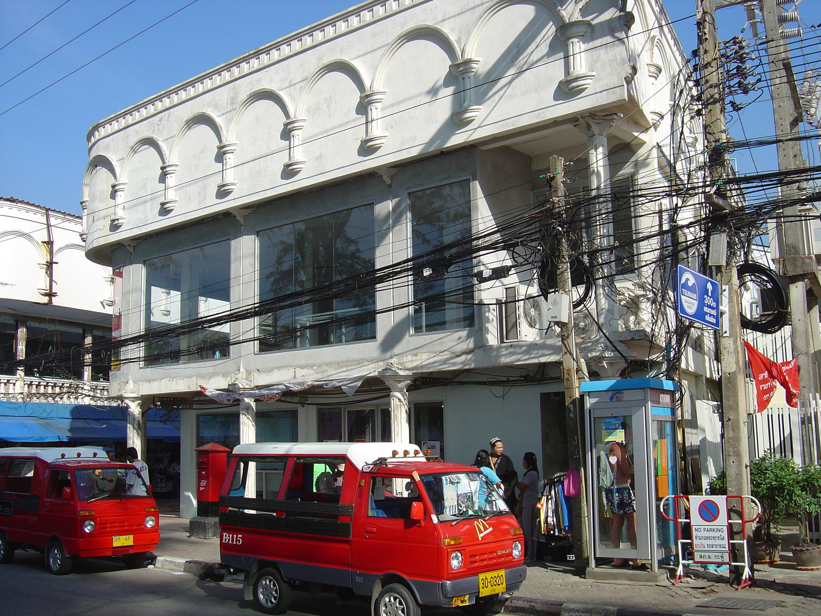 รูปถ่าย ไทย(Thailand) ภูเก็ต(Phuket) ป่าตอง(Patong) ถนนเลียบชายหาด(Beach Road) 2005-12 23