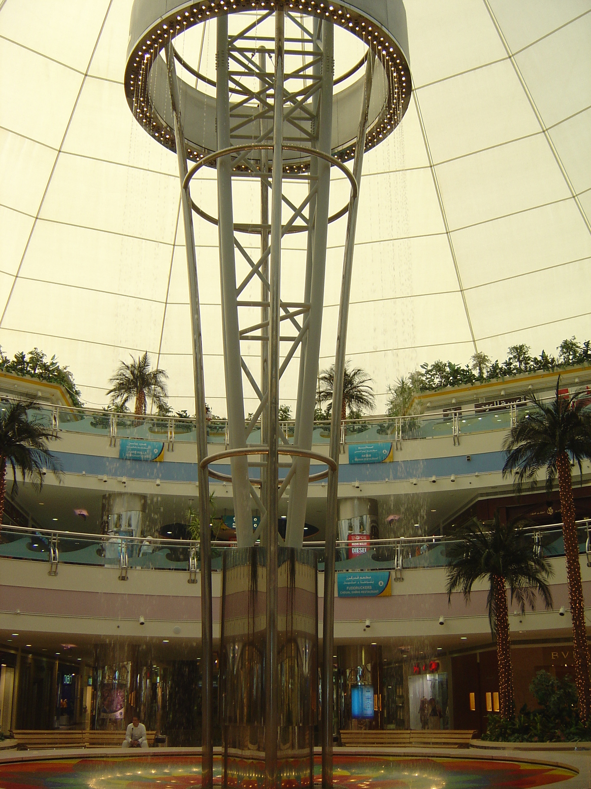 รูปถ่าย สหรัฐอาหรับเอมิเรตส์(United Arab Emirates) อาบูดาบี(Abu Dhabi) มารีนามอลล์(Marina Mall) 2005-09 3
