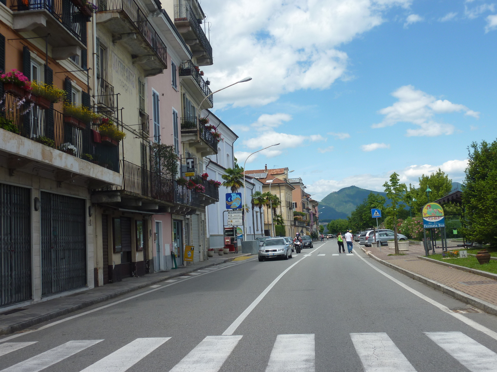 รูปถ่าย อิตาลี(Italy) อาโรนา(Arona) 2009-06 28