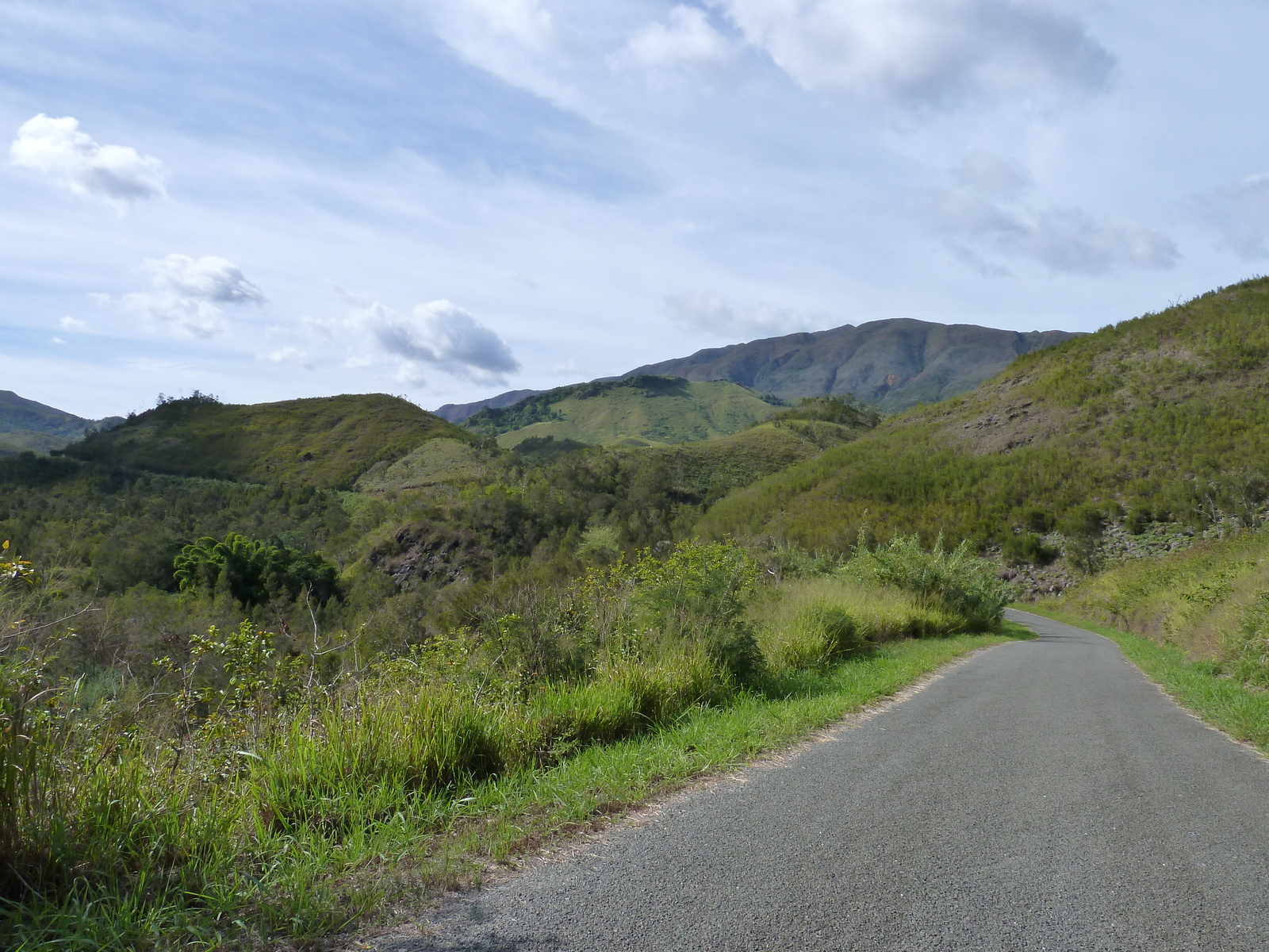 รูปถ่าย นิวแคลิโดเนีย(New Caledonia) ถนนจากตงตูตาไปทีโอ(Tontouta to Thio road) 2010-05 125