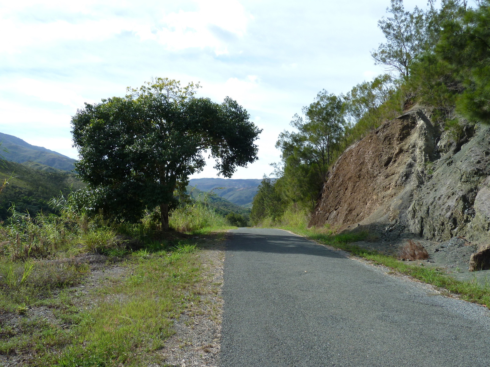รูปถ่าย นิวแคลิโดเนีย(New Caledonia) ถนนจากตงตูตาไปทีโอ(Tontouta to Thio road) 2010-05 102