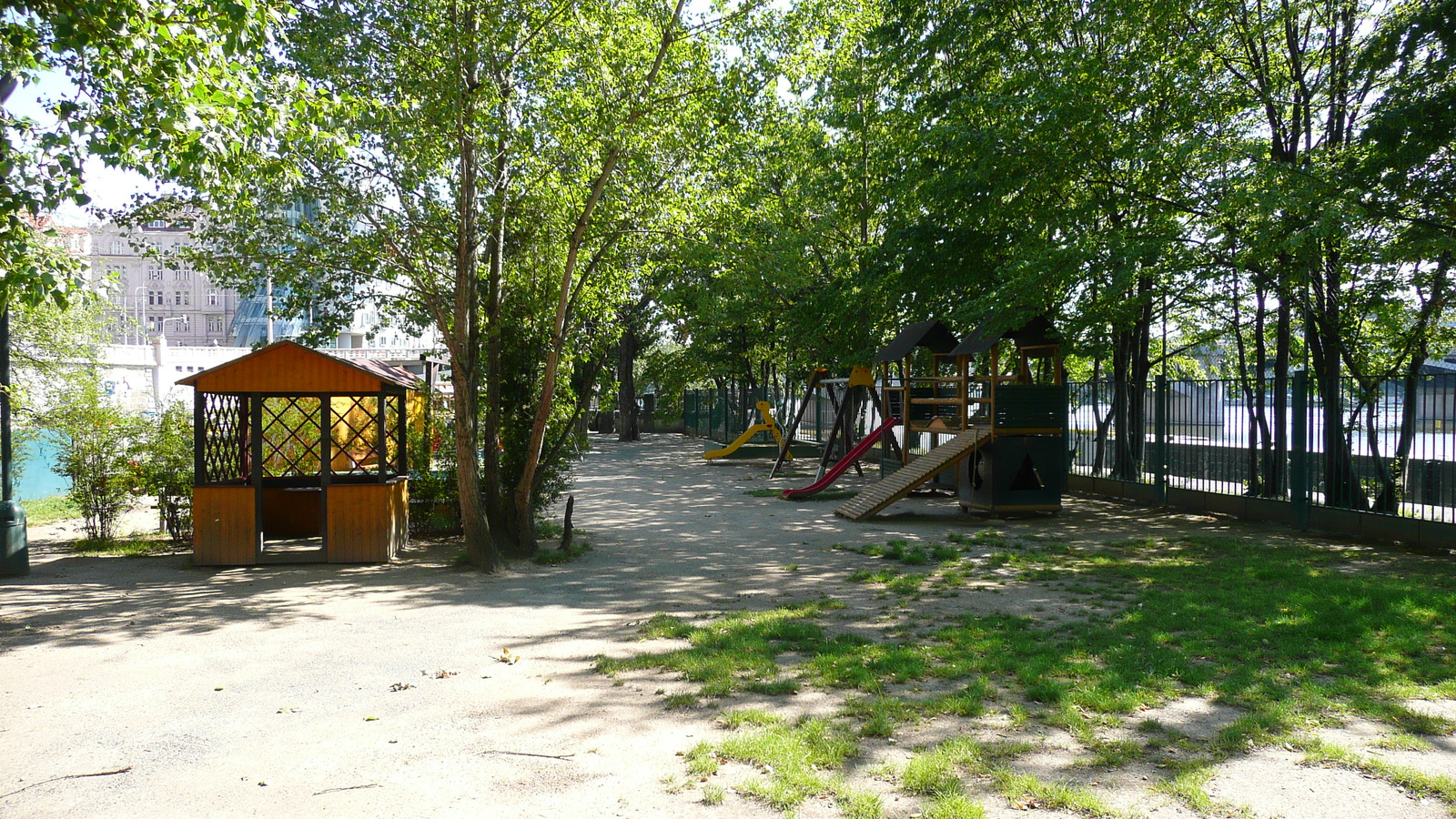รูปถ่าย สาธารณรัฐเช็ก(Czech Republic) ปราก(Prague) สวนโซฟีน(Zofin Garden) 2007-07 23