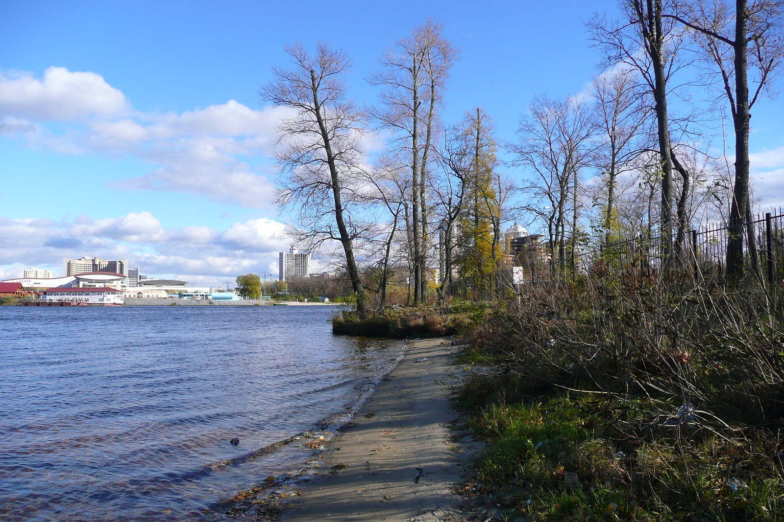 รูปถ่าย ยูเครน(Ukraine) เคียฟ(Kiev) "ฮีโดรปาร์ค(Hydropark) 2007-11 0
