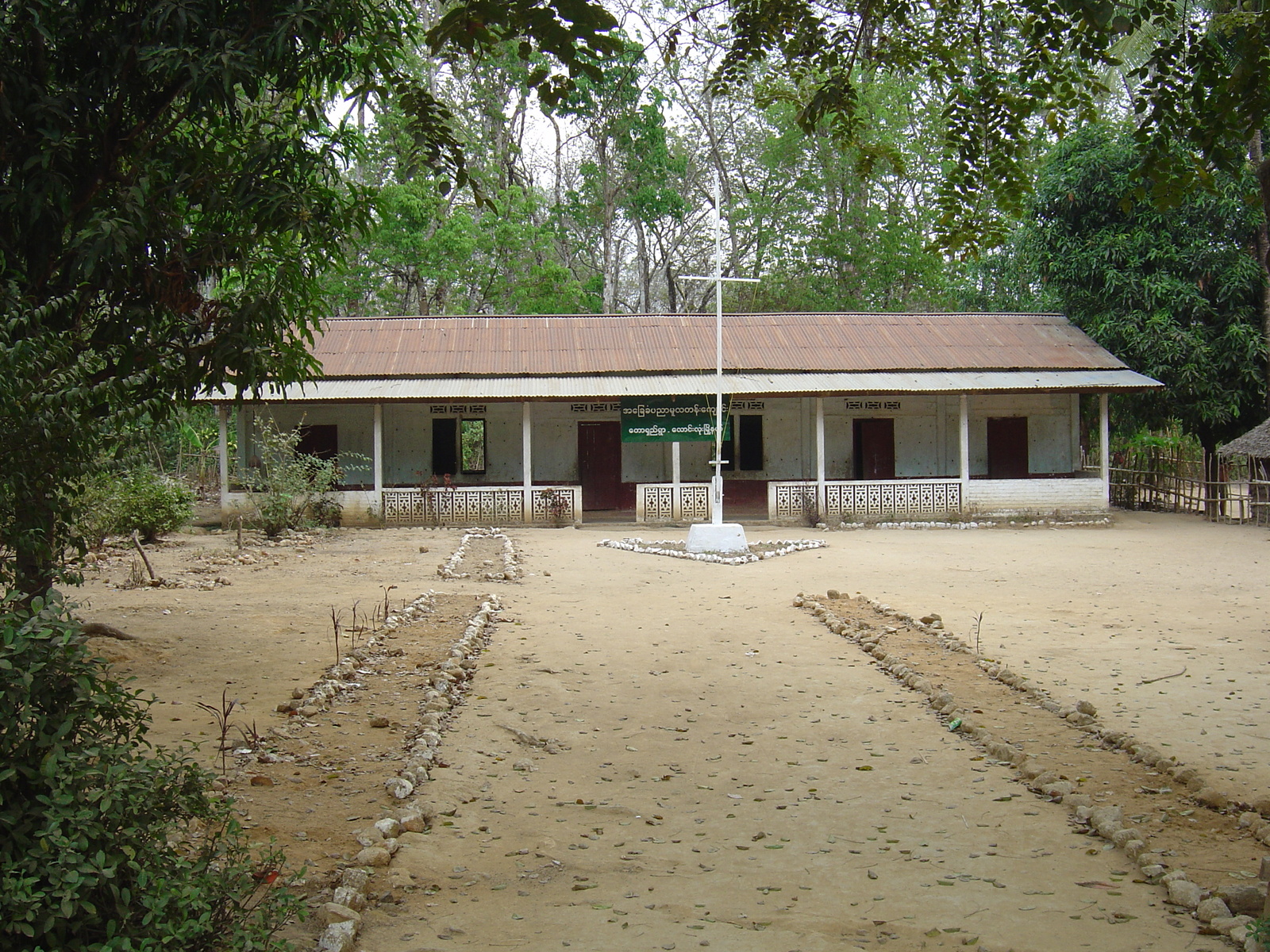 รูปถ่าย พม่า(Myanmar) ถนนจากทวายไปหาดหม่องมะกัน(Road from Dawei to Maungmagan beach) 2005-01 25