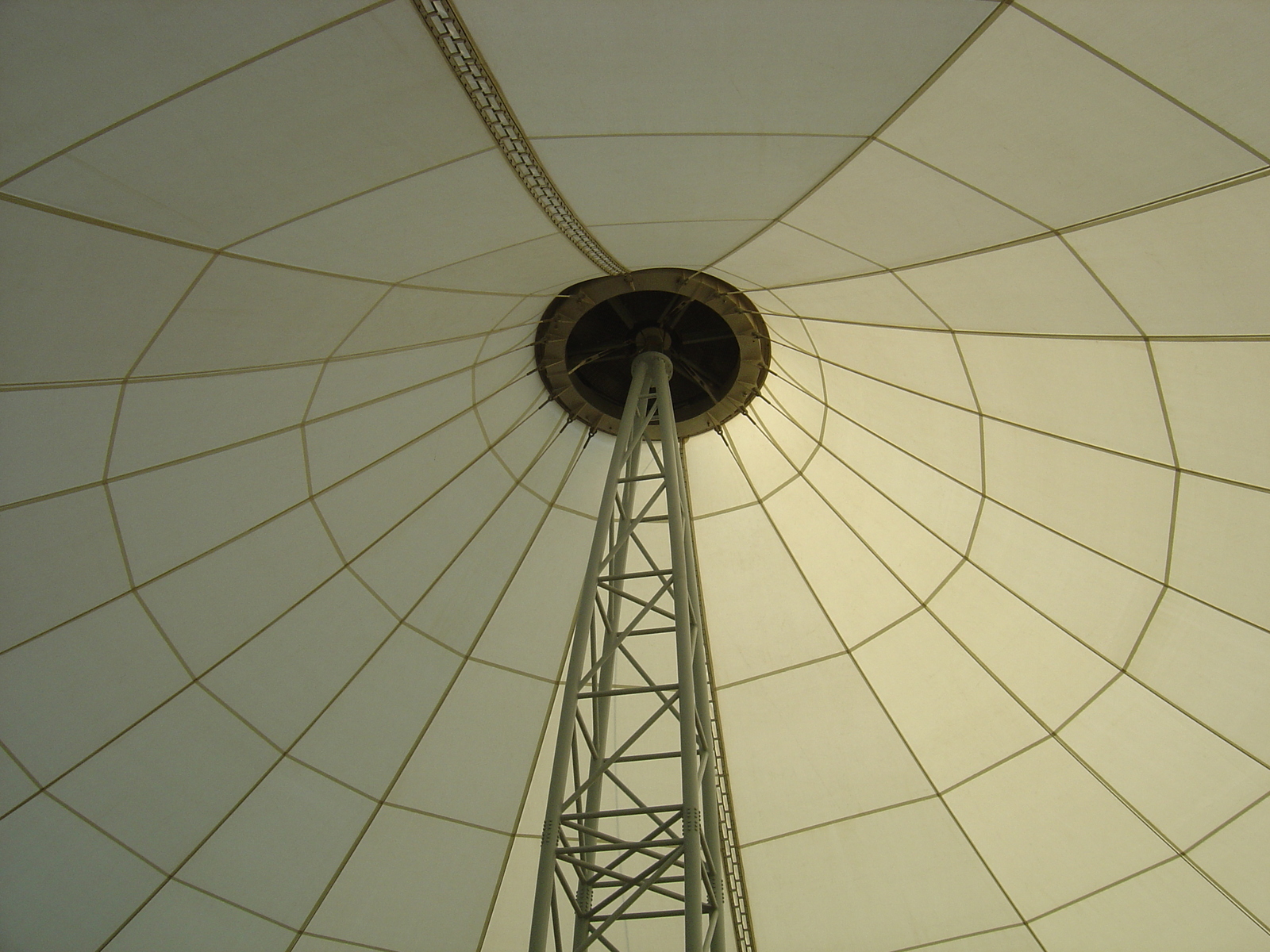 รูปถ่าย สหรัฐอาหรับเอมิเรตส์(United Arab Emirates) อาบูดาบี(Abu Dhabi) มารีนามอลล์(Marina Mall) 2005-09 19