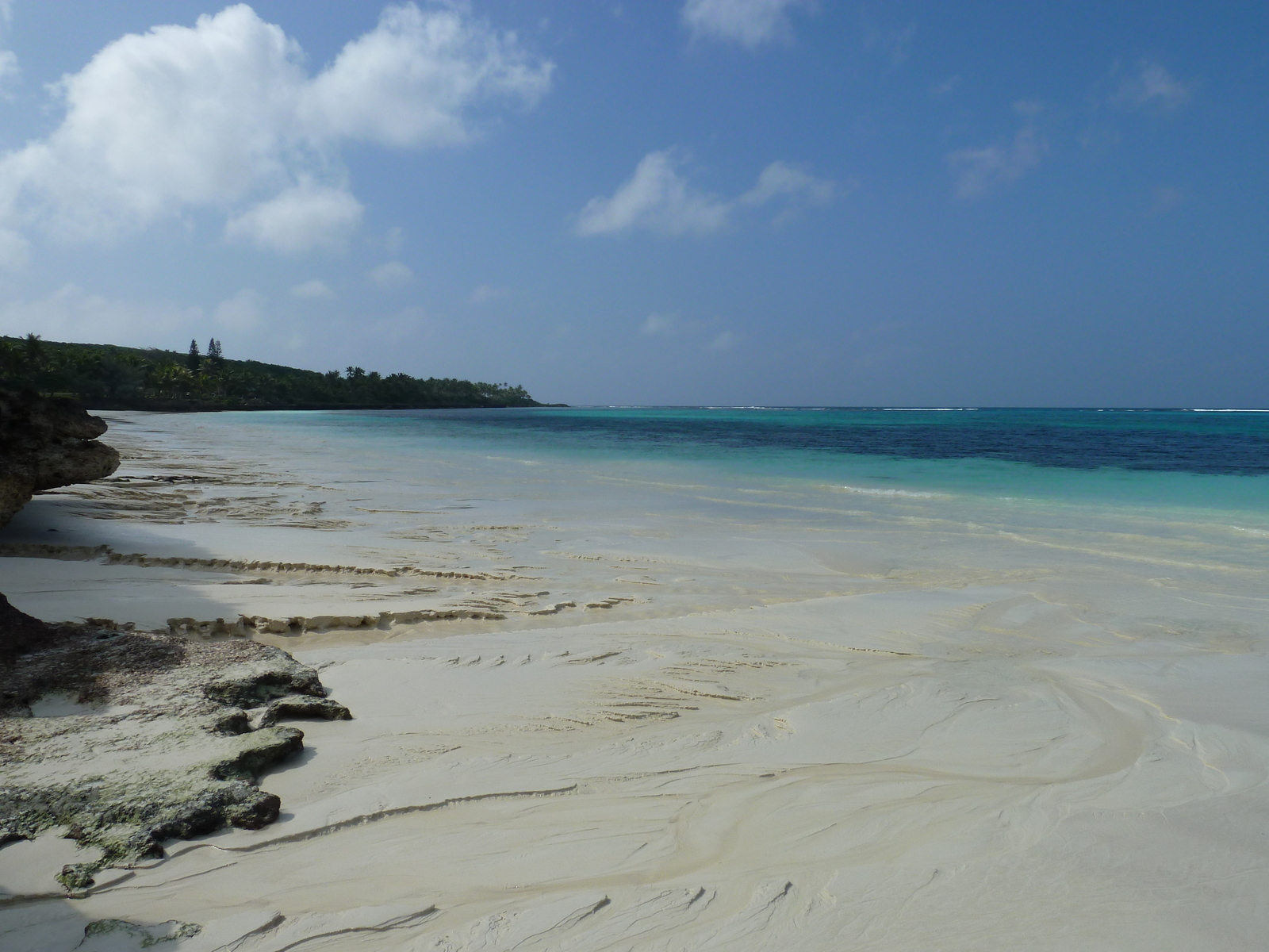 รูปถ่าย นิวแคลิโดเนีย(New Caledonia) เกาะลีฟู(Lifou) ลูเอซิลลา(Luecilla) 2010-05 54
