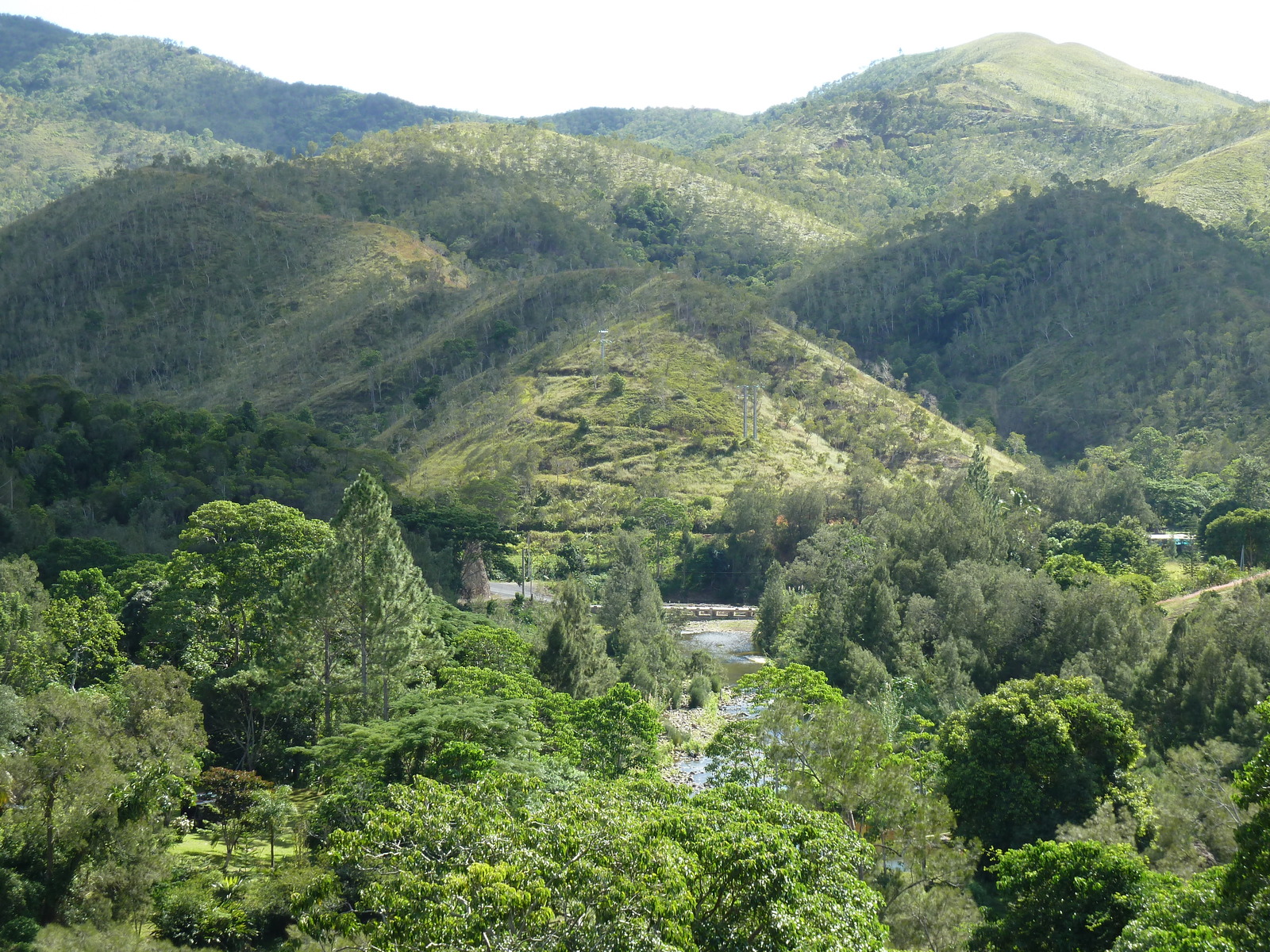 รูปถ่าย นิวแคลิโดเนีย(New Caledonia) ถนนจากตงตูตาไปทีโอ(Tontouta to Thio road) 2010-05 26