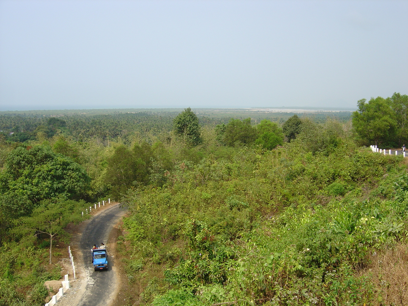 รูปถ่าย พม่า(Myanmar) ถนนจากทวายไปหาดหม่องมะกัน(Road from Dawei to Maungmagan beach) 2005-01 11