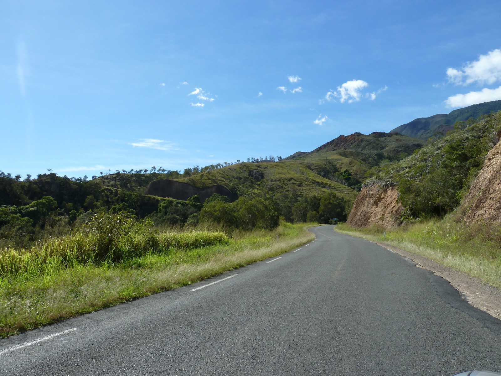 รูปถ่าย นิวแคลิโดเนีย(New Caledonia) ถนนจากตงตูตาไปทีโอ(Tontouta to Thio road) 2010-05 13