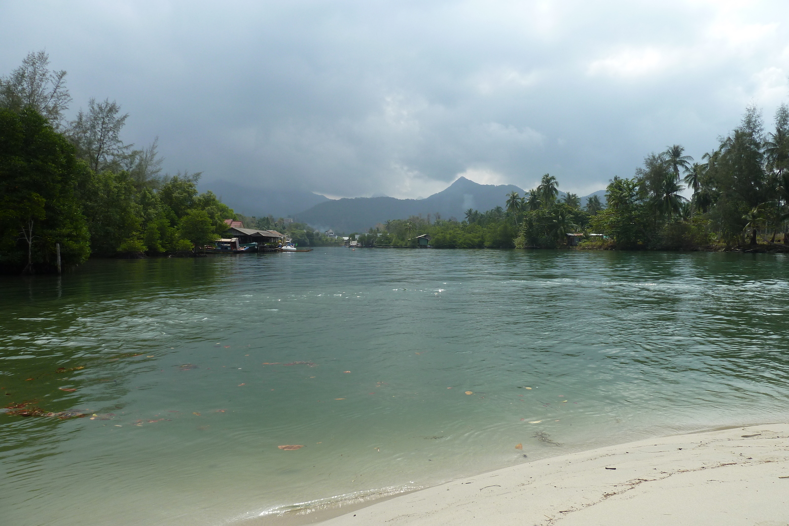 รูปถ่าย ไทย(Thailand) เกาะช้าง(Ko Chang) หาดคลองพร้าว(Klong Prao beach) 2011-02 19