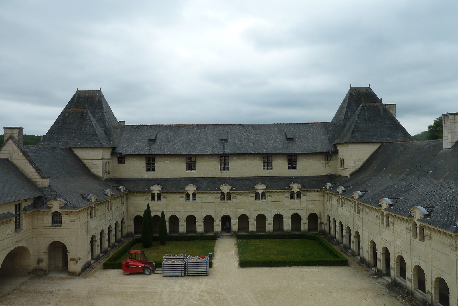 รูปถ่าย ฝรั่งเศส(France) ฟงเตอโวร์(Fontevraud) 2011-05 7