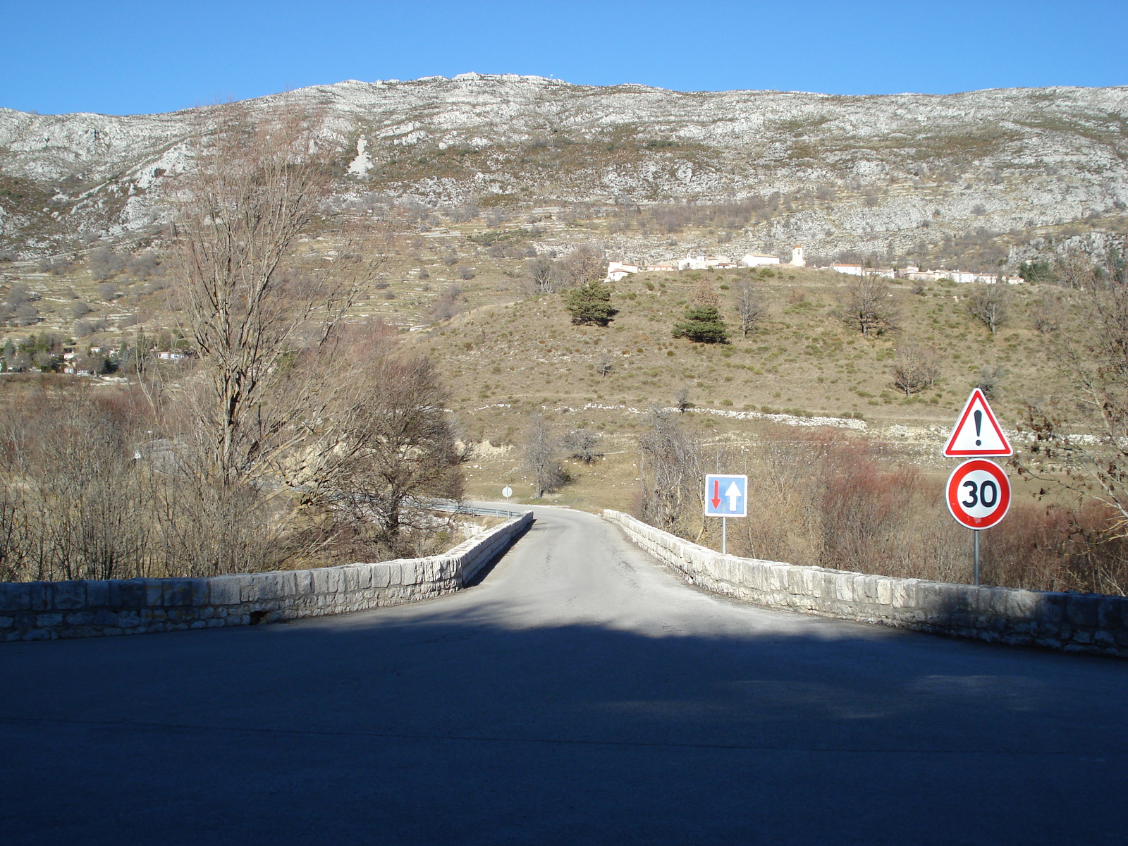 รูปถ่าย ฝรั่งเศส(France) เฟรนช์ริวิเอรา(French Riviera) ถนนจากว็องส์ไปกูร์เซอกูล(Vence to Coursegoule road) 2007-01 3