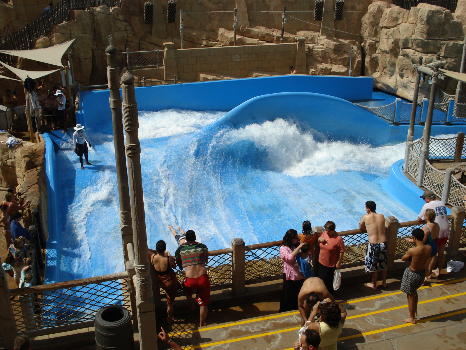 รูปถ่าย สหรัฐอาหรับเอมิเรตส์(United Arab Emirates) ดูไบ(Dubai) สวนน้ำไวลด์วาดี(Wild Wadi) 2007-03 223