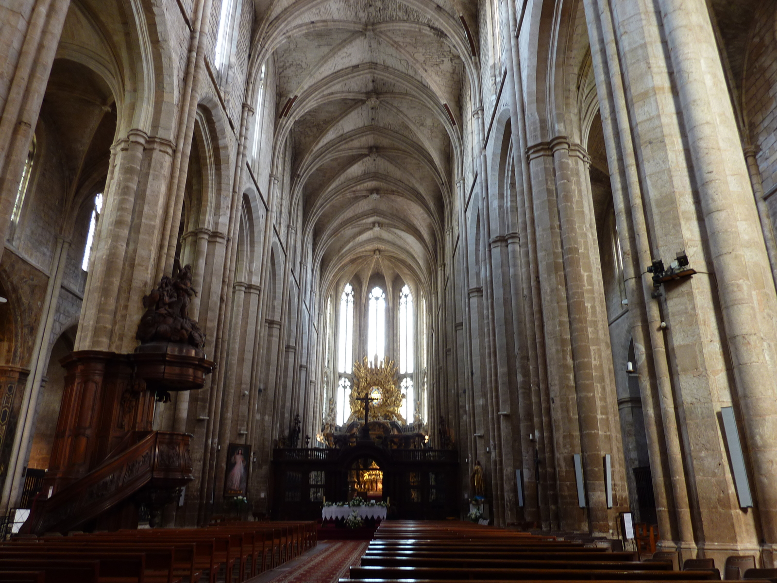 รูปถ่าย ฝรั่งเศส(France) แซ็งมักซีแม็ง-ลา-แซ็นต์-โบม(Saint Maximin la Sainte Baume) 2009-05 10