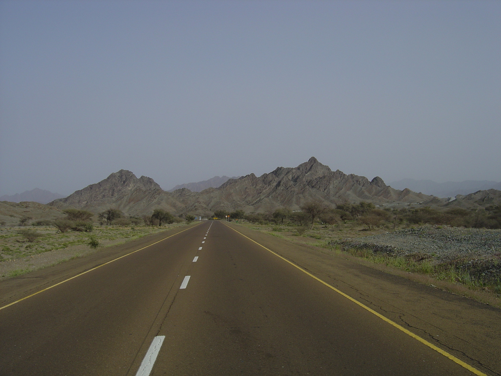 รูปถ่าย โอมาน(Oman) จากบูไรมิไปถนนโซฮาร์(Buraimi to Sohar road) 2005-03 23
