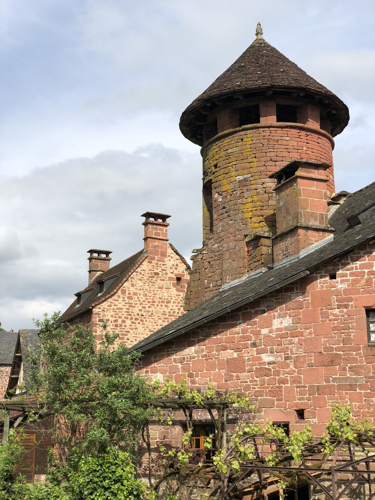 รูปถ่าย ฝรั่งเศส(France) กอลงฌ์-ลา-รูฌ(Collonges la Rouge) 2018-04 20