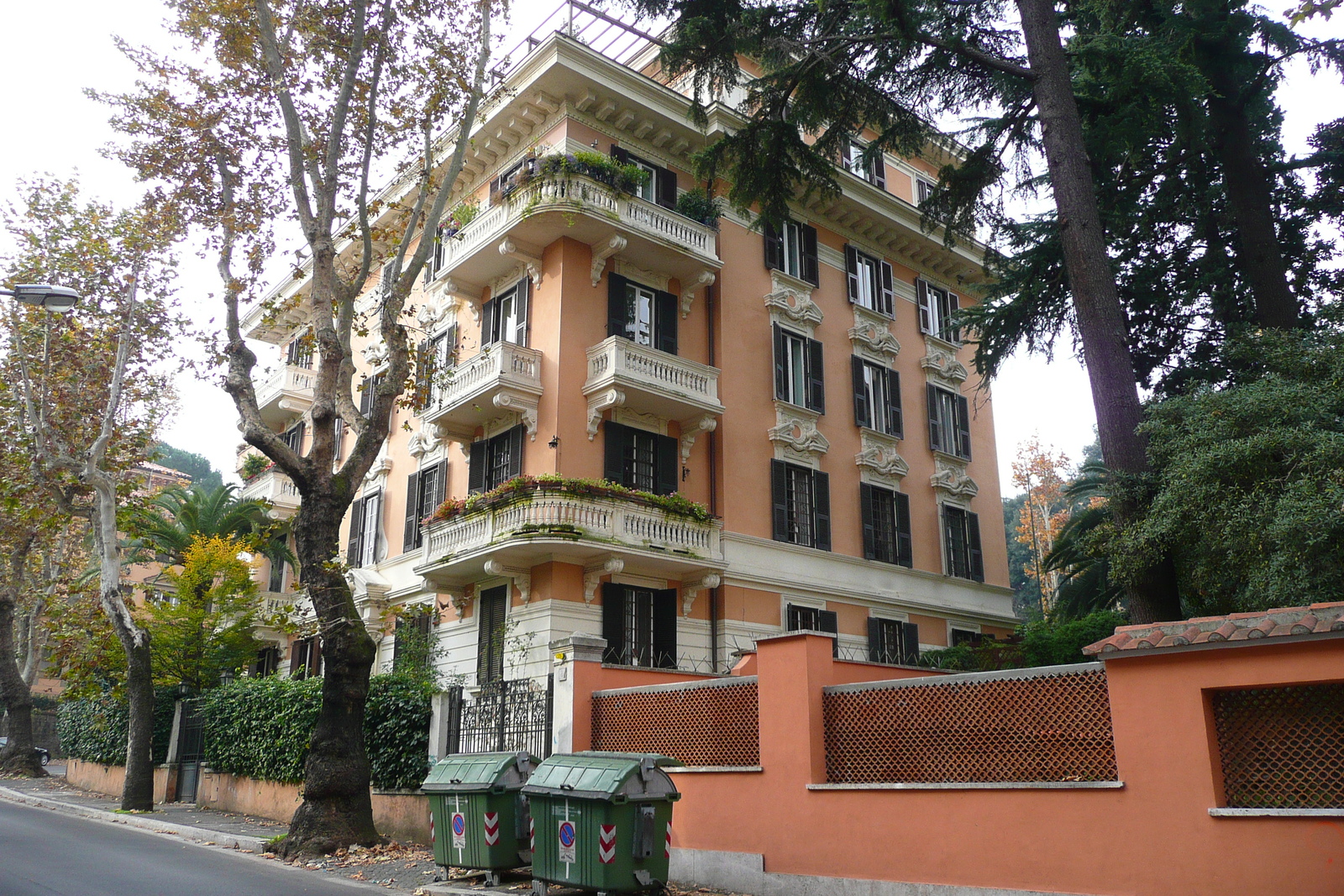 รูปถ่าย อิตาลี(Italy) โรม(Rome) ถนนเตรนตาอาปรีเล(Viale Trenta Aprile) 2007-11 24