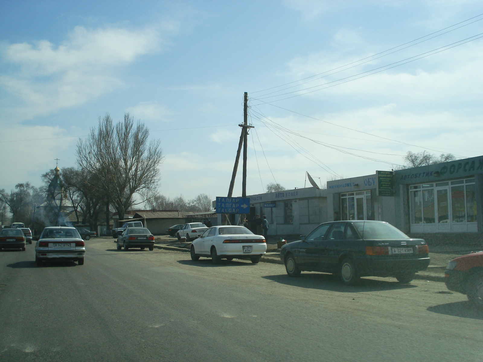 รูปถ่าย คาซัคสถาน(Kazakhstan) ถนนจากอัลมาตีไปหุบผาชารึน(Almaty to Charyn Canyon road) 2007-03 2