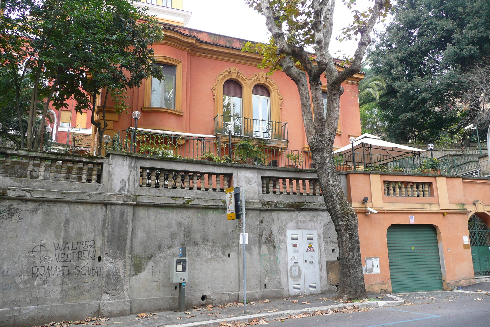 รูปถ่าย อิตาลี(Italy) โรม(Rome) ถนนเตรนตาอาปรีเล(Viale Trenta Aprile) 2007-11 6