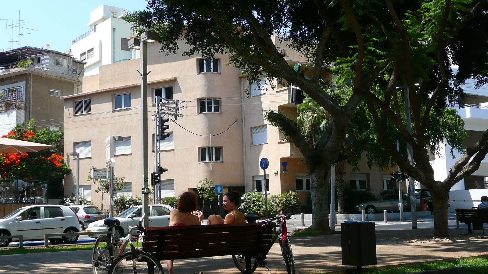 รูปถ่าย อิสราเอล(Israel) เทลอาวีฟ(Tel Aviv) ถนนรอธส์ไชลด์(Rothschild Street) 2007-06 12