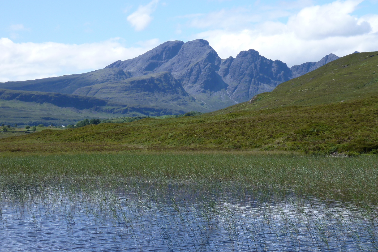 รูปถ่าย อังกฤษ(United Kingdom) เกาะสกาย(Skye) เทือกเขาคูลิน(The Cuillin) 2011-07 46
