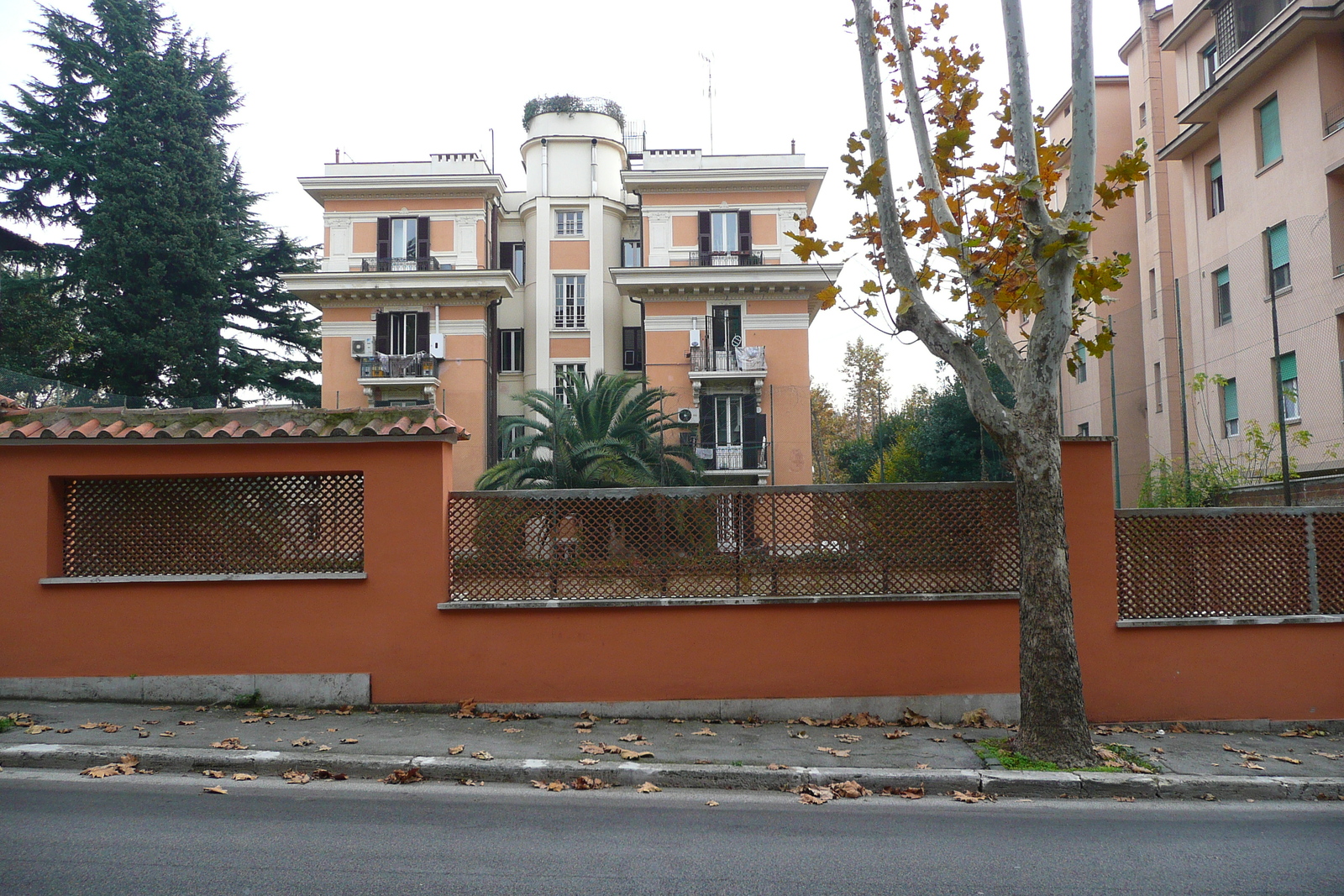 รูปถ่าย อิตาลี(Italy) โรม(Rome) ถนนเตรนตาอาปรีเล(Viale Trenta Aprile) 2007-11 19