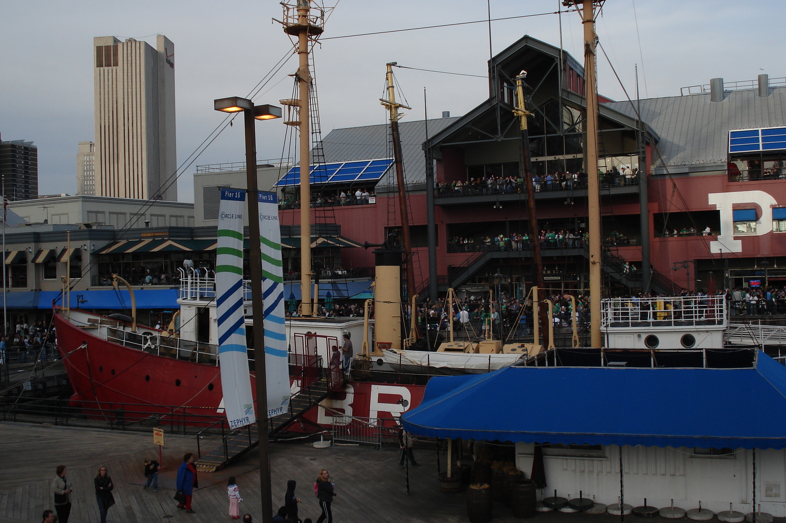 รูปถ่าย สหรัฐอเมริกา(United States) นิวยอร์ก(New York) ท่าเรือเซาท์สตรีต(South Street seaport) 2006-03 42