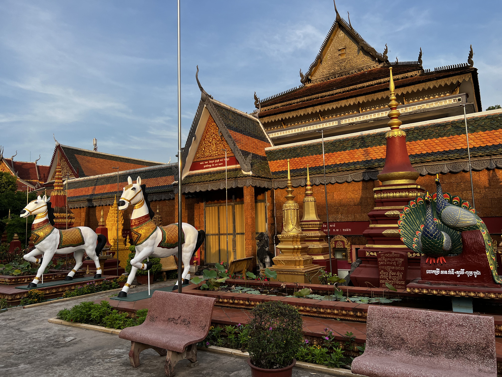 รูปถ่าย กัมพูชา(Cambodia) เสียมราฐ(Siem Reap) วัดพระพรหมรัตน์(Wat Preah Prom Rath) 2023-01 2