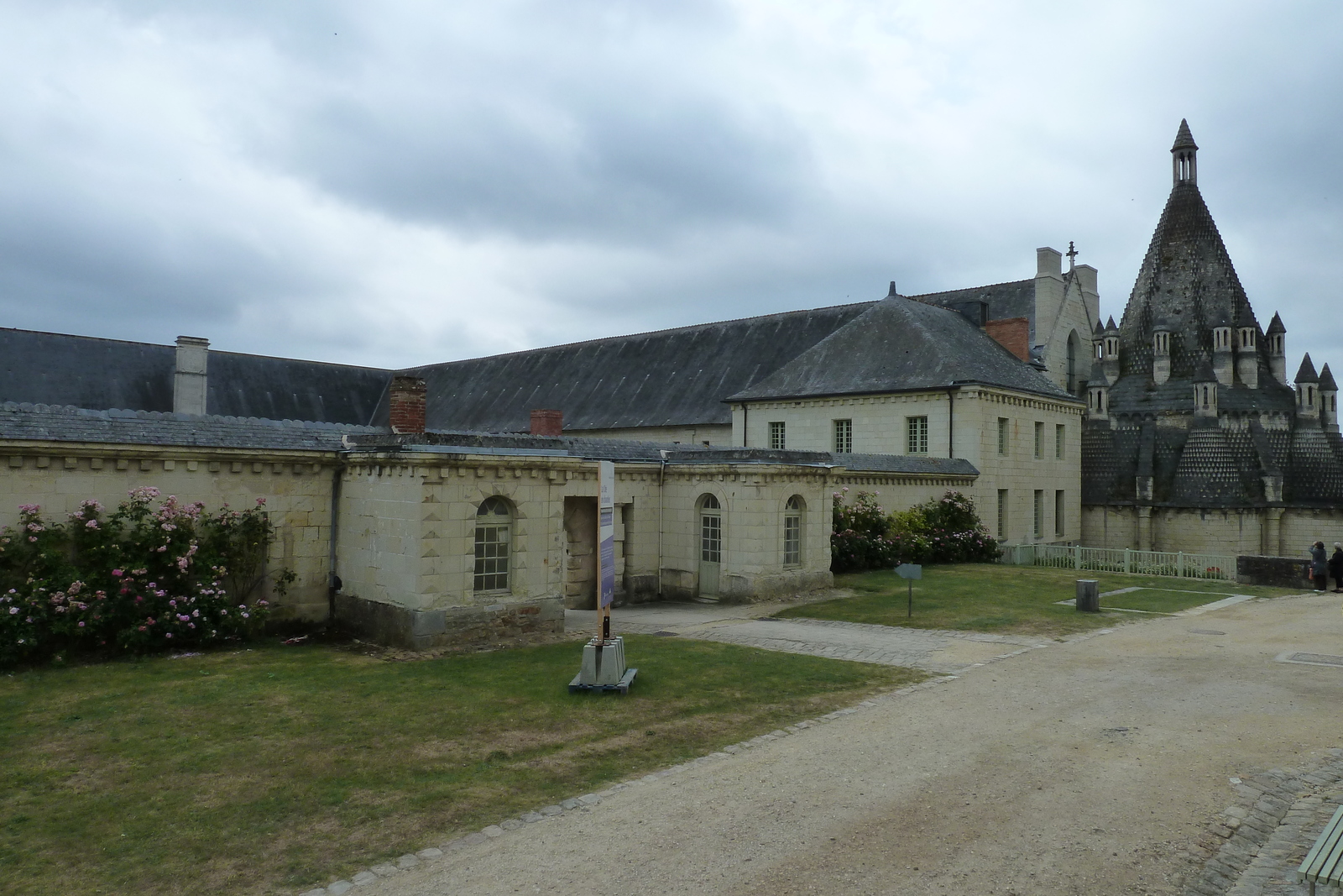 รูปถ่าย ฝรั่งเศส(France) ฟงเตอโวร์(Fontevraud) 2011-05 41