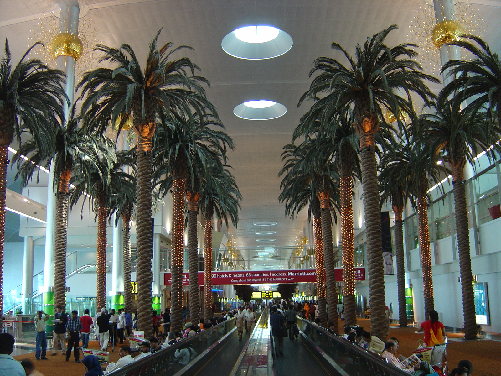 รูปถ่าย สหรัฐอาหรับเอมิเรตส์(United Arab Emirates) ดูไบ(Dubai) สนามบินดูไบ(Dubai International Airport) 2005-09 3