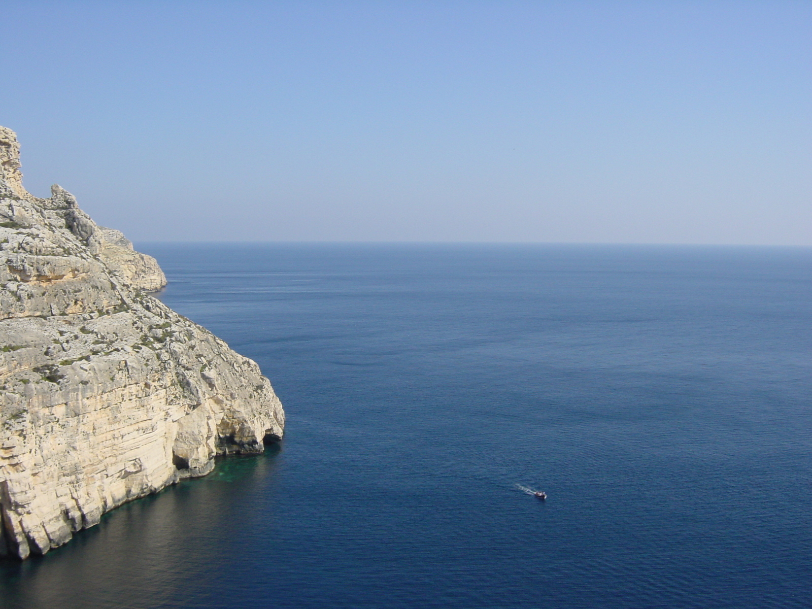 รูปถ่าย มอลตา(Malta) ถ้ำสีน้ำเงินแห่งซูร์รีก(Zurrieq Blue grotto) 2003-03 10