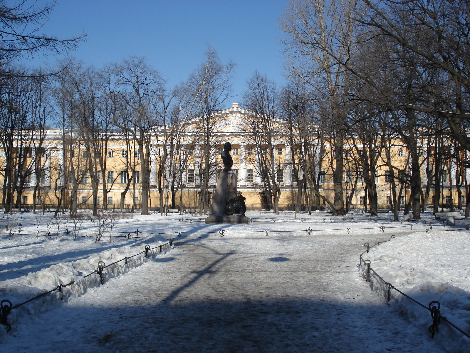 รูปถ่าย รัสเซีย(Russia) เซนต์ปีเตอร์สเบิร์ก(St Petersburg) สวนอเล็กซานเดอร์(Alexandrovsky Garden) 2006-03 9