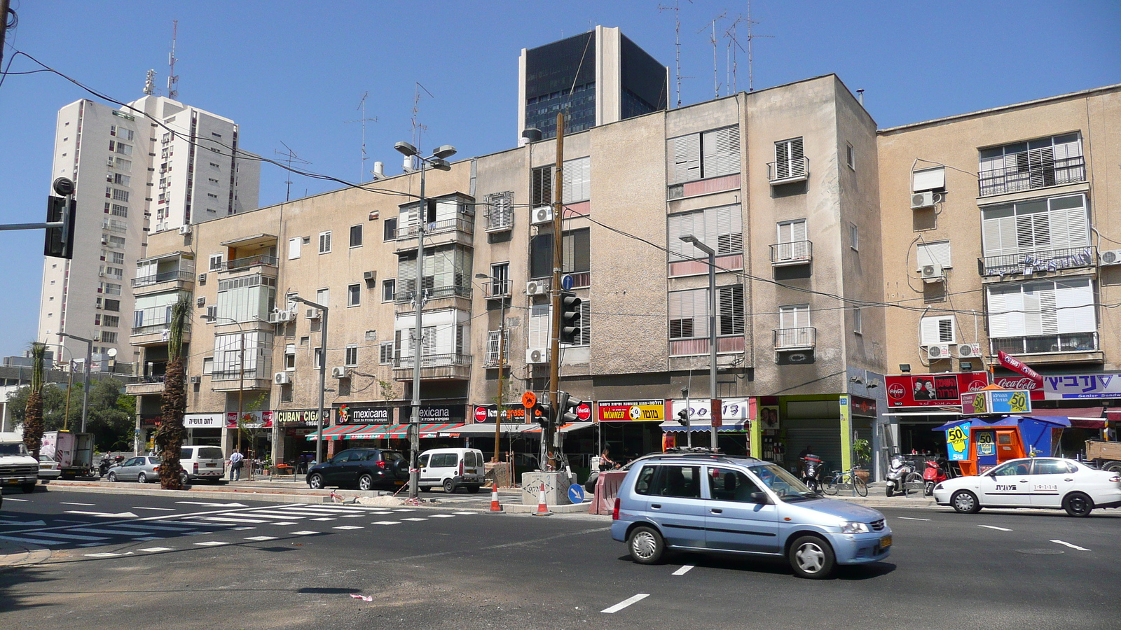 รูปถ่าย อิสราเอล(Israel) เทลอาวีฟ(Tel Aviv) ถนนอิบน์กบีรอล(Ibn Gvirol Street) 2007-06 24