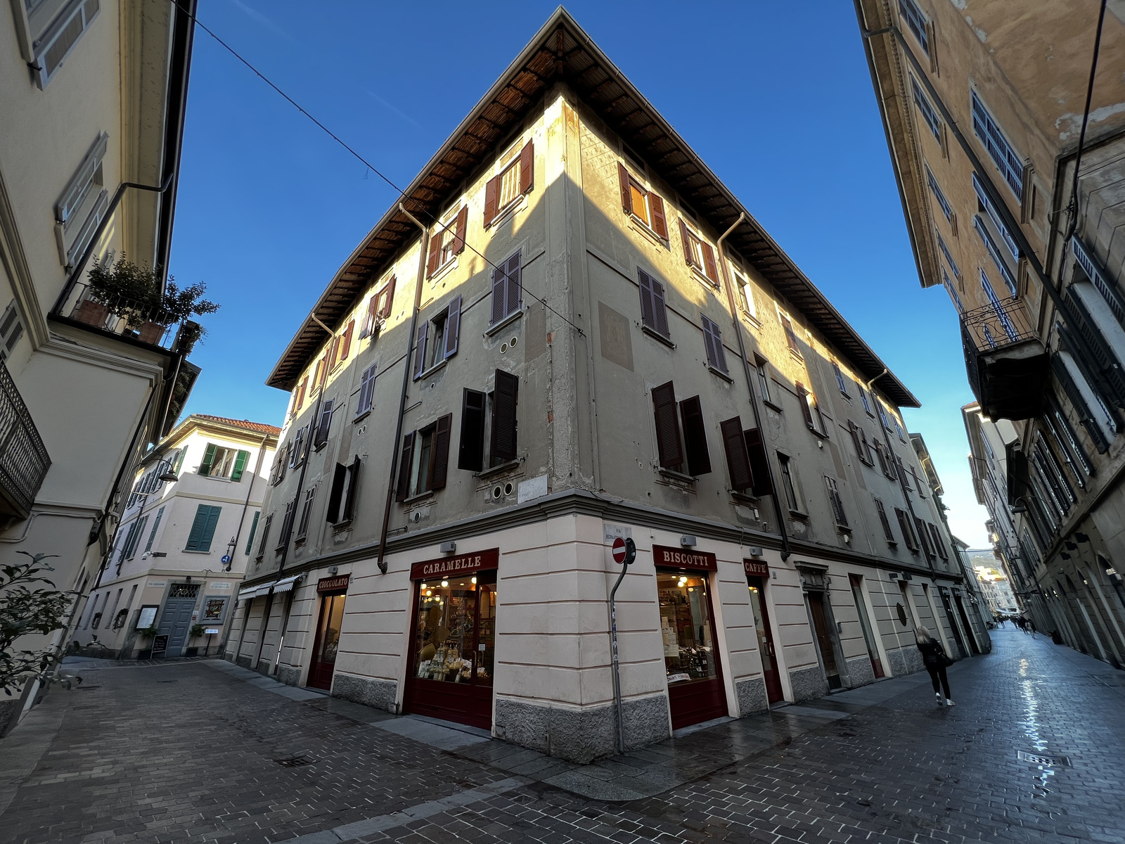 รูปถ่าย อิตาลี(Italy) โคโม(Como) 2023-10 17