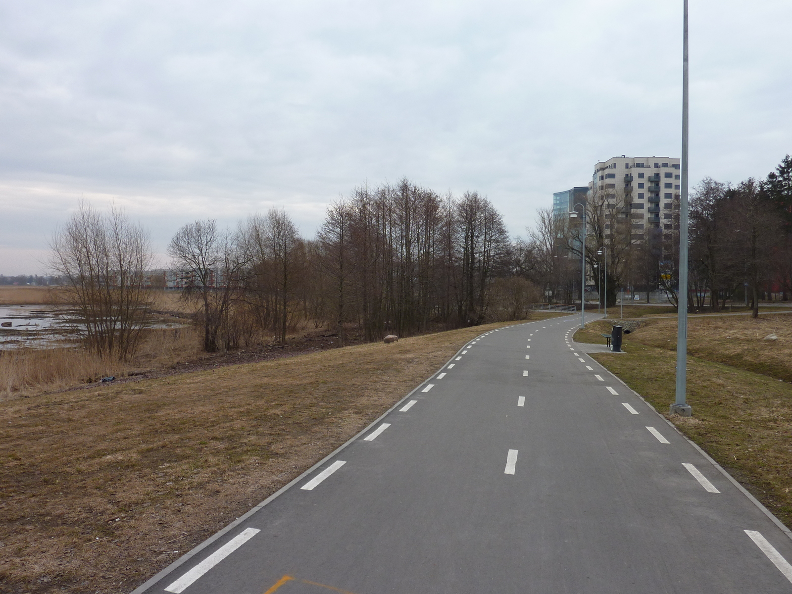 รูปถ่าย เอสโตเนีย(Estonia) ถนนจากทาลลินน์ไปฮาปซาลู(Tallinn to Haapsalu road) 2009-04 42
